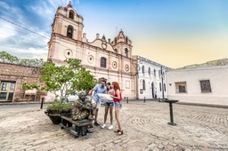 [SC-0032] CAMAGÜEY, CIUDAD DE LAS IGLESIAS